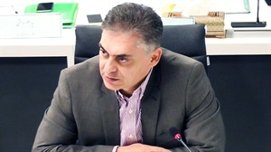 رئیس جمهور به قهر دولت و اتاق پایان دهد